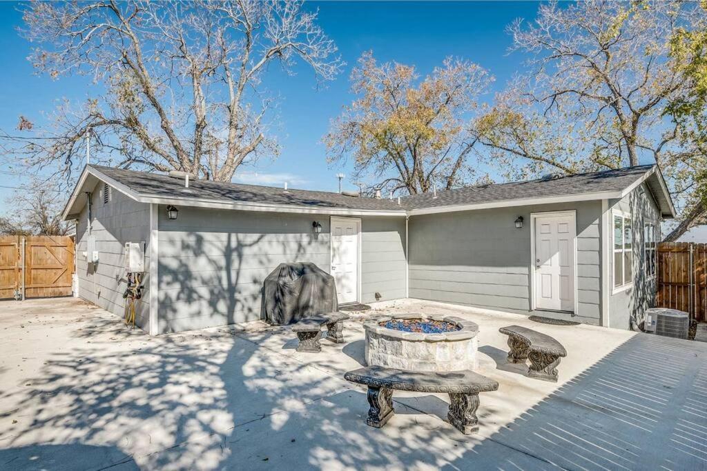 Holiday home Cozy Haus Relaxing 'home Base' Wifi Location Close To Town And Rivers, Schlitterbahn, Gruene New Braunfels