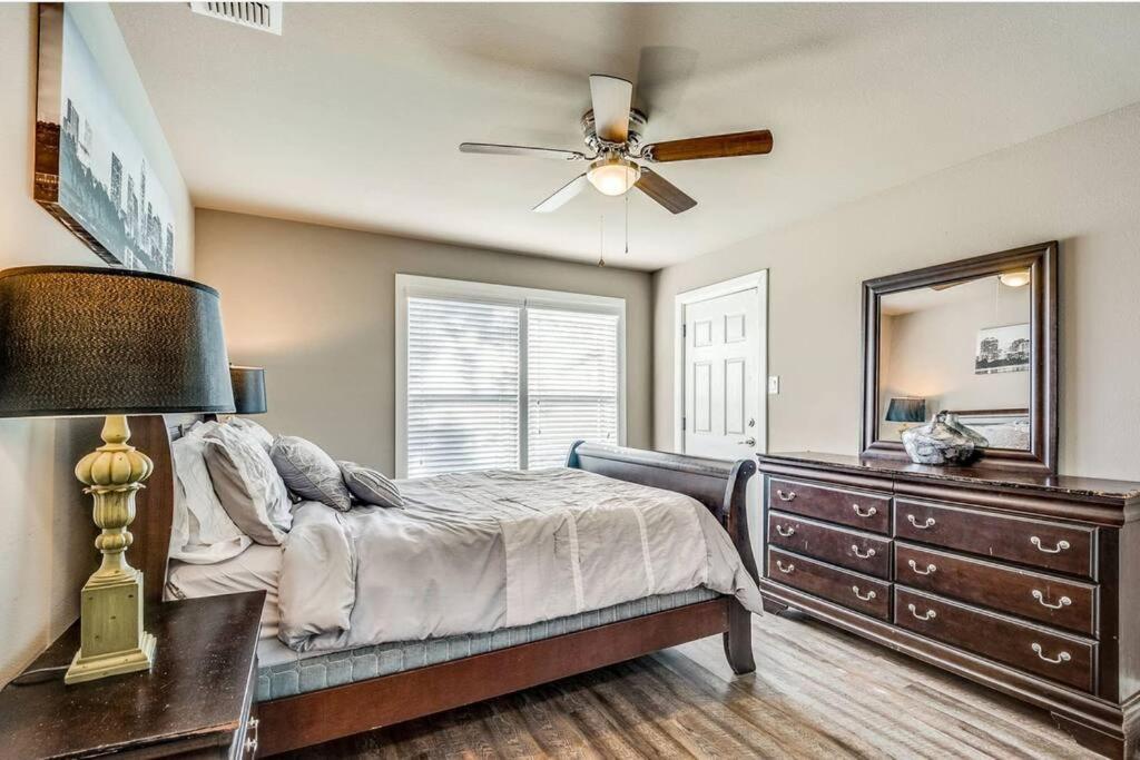 Cozy Haus Relaxing 'home Base' Wifi Location Close To Town And Rivers, Schlitterbahn, Gruene Holiday home