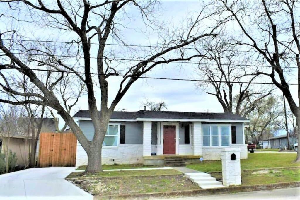 Cozy Haus Relaxing 'home Base' Wifi Location Close To Town And Rivers, Schlitterbahn, Gruene New Braunfels